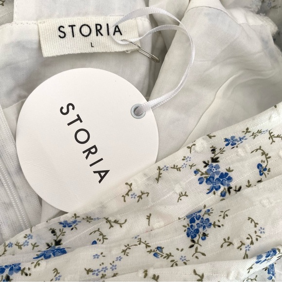 Storia Wrap-Front Tie-Back Floral Puff Sleeve Romper - Picture 6 of 8